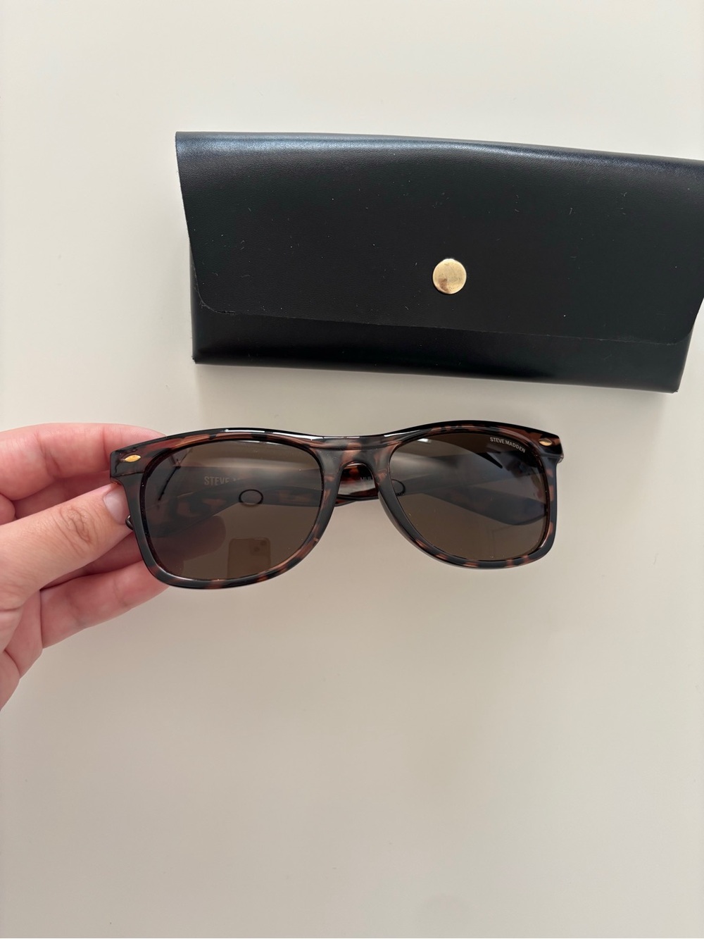 Steve Madden tortoiseshell sunglasses - Picture 4 of 7